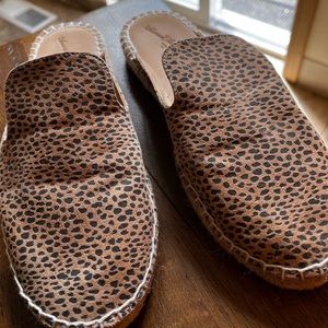 Women’s 6.5 Universal Thread Slip On Shoes